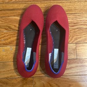 Rothy’s size 8.5 cranberry colored flats. NO INSOLES! Very clean, barely worn!